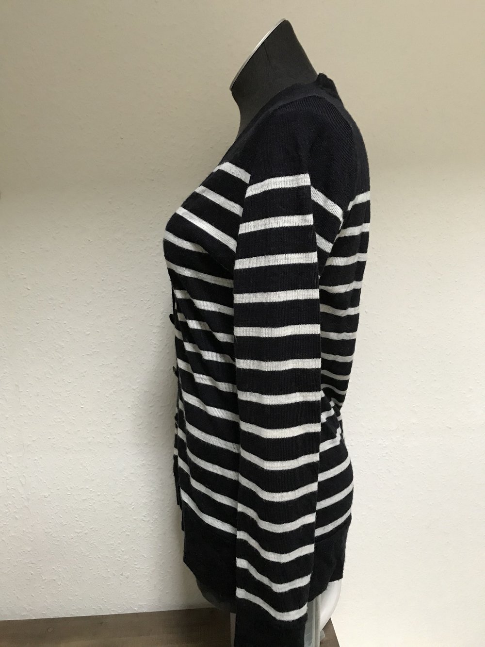 Gestreifte Strickjacke