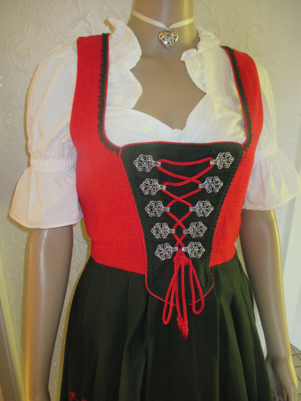 Original Granny VINTAGE * Nostalgie * Brauchtum * Folklore * Trachten * Blüten- Ranken- Stickerei * Volks * Oktoberfest * Dirndl * Kleid 