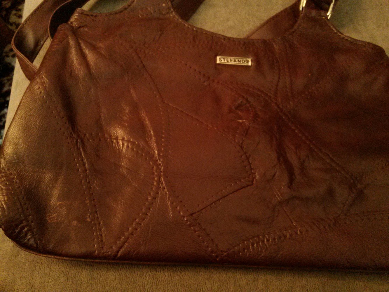 Handtasche aus braunem Kunstleder 