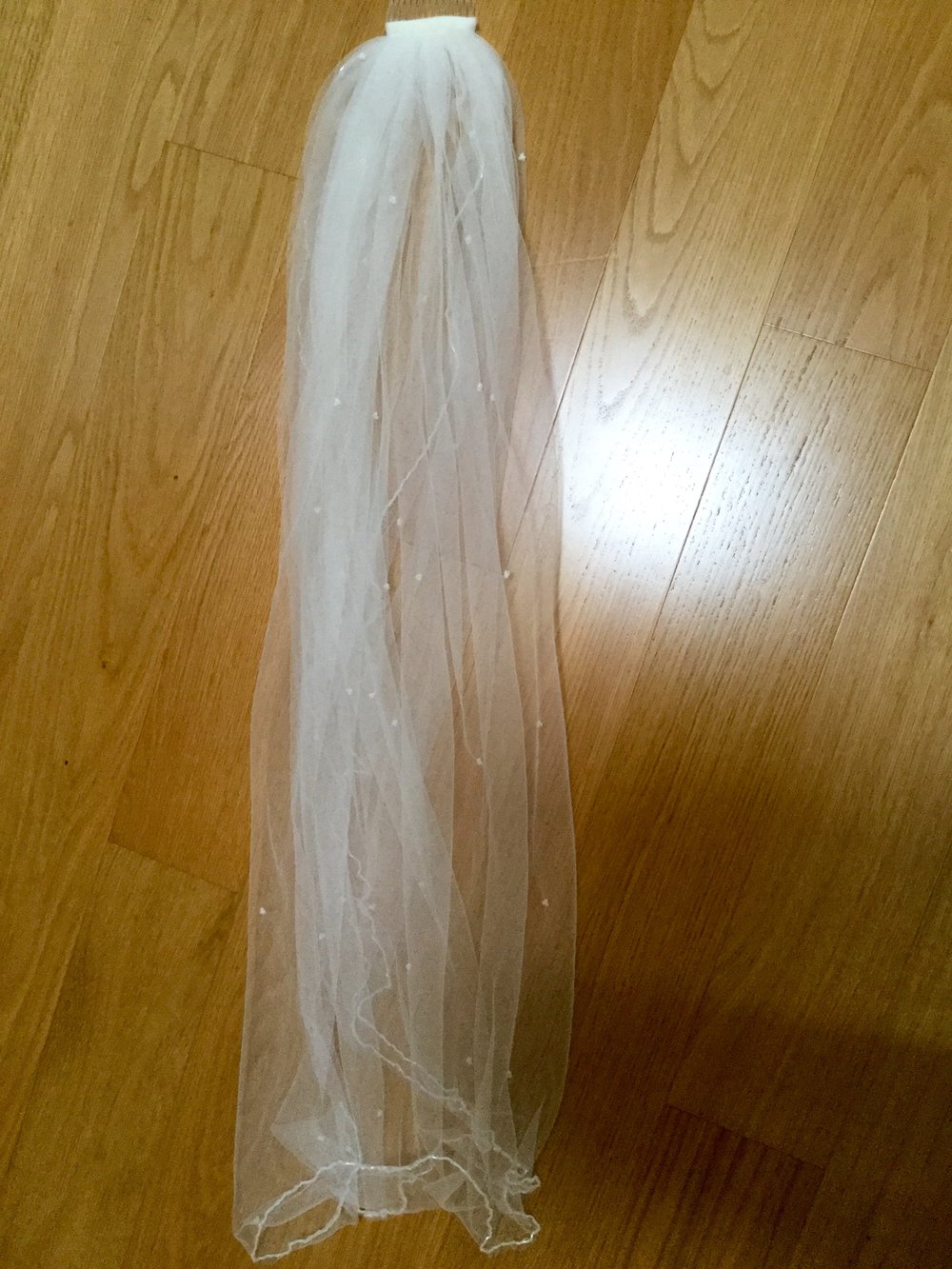 Mein Traumhochzeitskleid von Lilly Brautmutter den in Größe 36 und in der Farbe Ivory.Plus Schuhe und Schleier