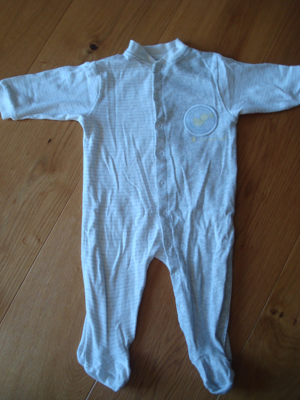 2 Schlafanzüge neutral, Einteiler mit Füßen Gr. 62/68