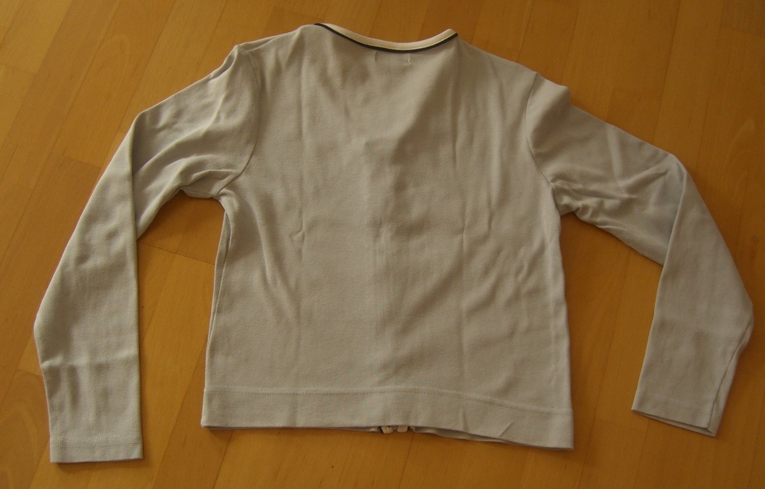 Süßer hellgrauer Cardigan