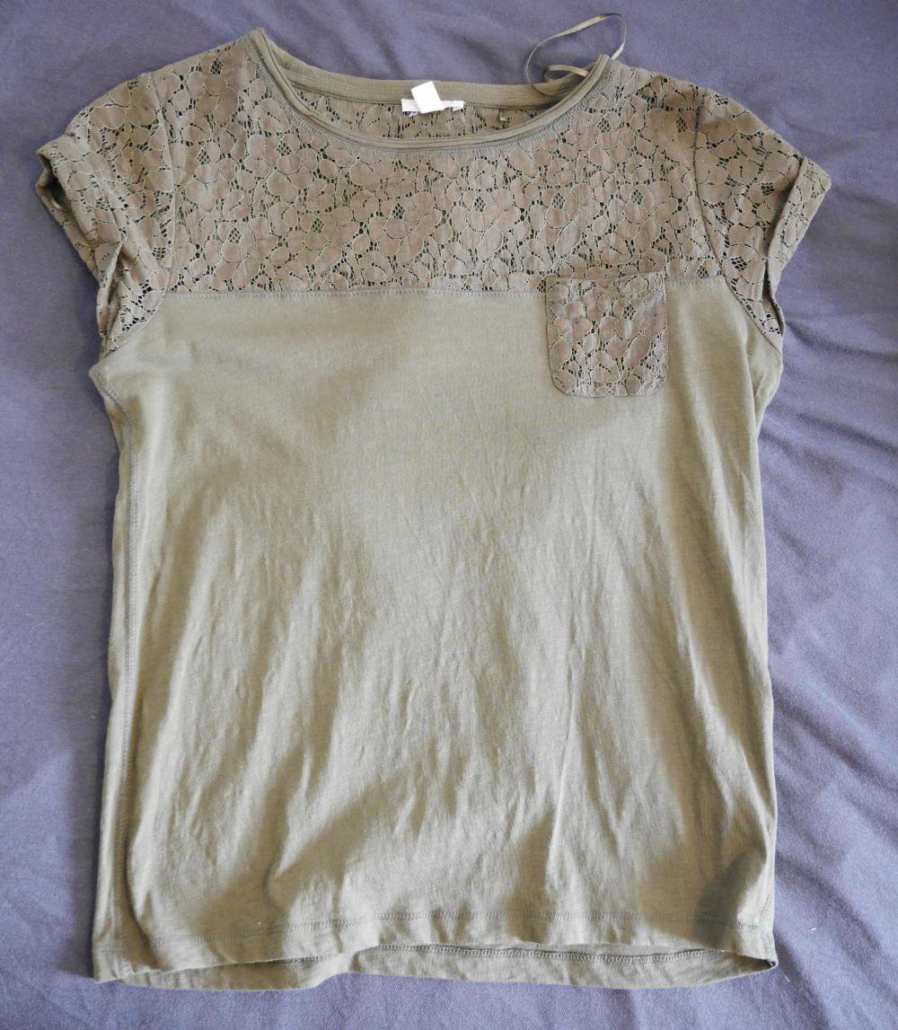 Shirt von Esprit in Khaki mit Spitze und kleiner Brusttasche