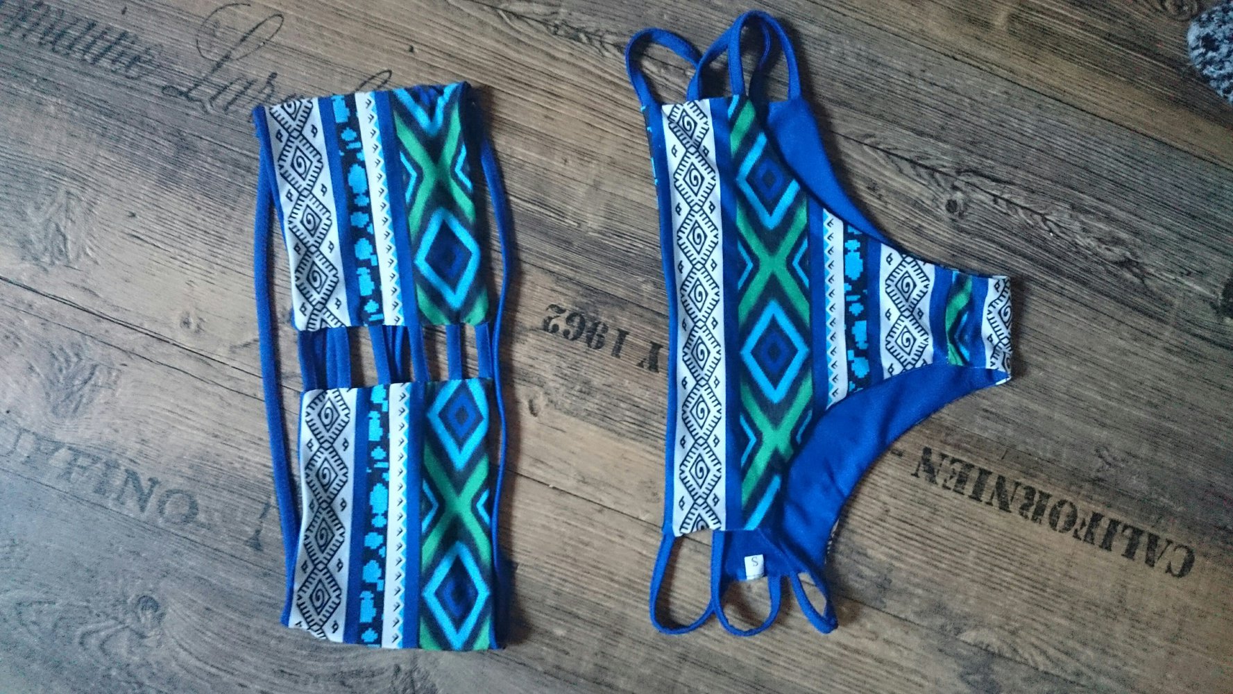 neuer Bikini im Indianer-muster 