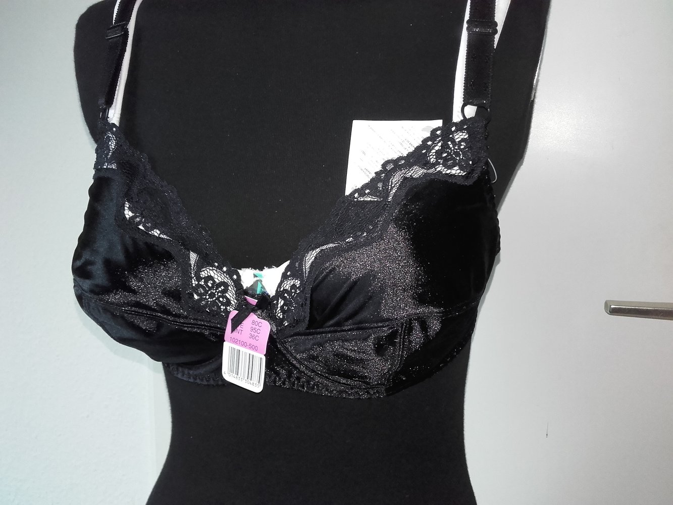 schwarzer BH, 80C, glänzend schwarz mit Spitze, Neuware