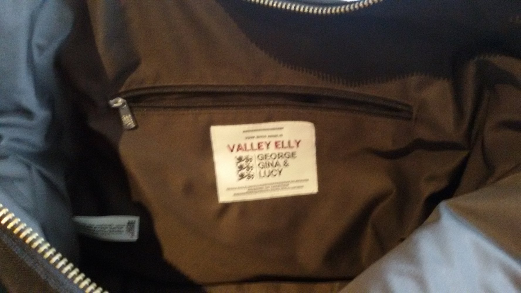 George Gina & Lucy Tasche - Valley Elly 