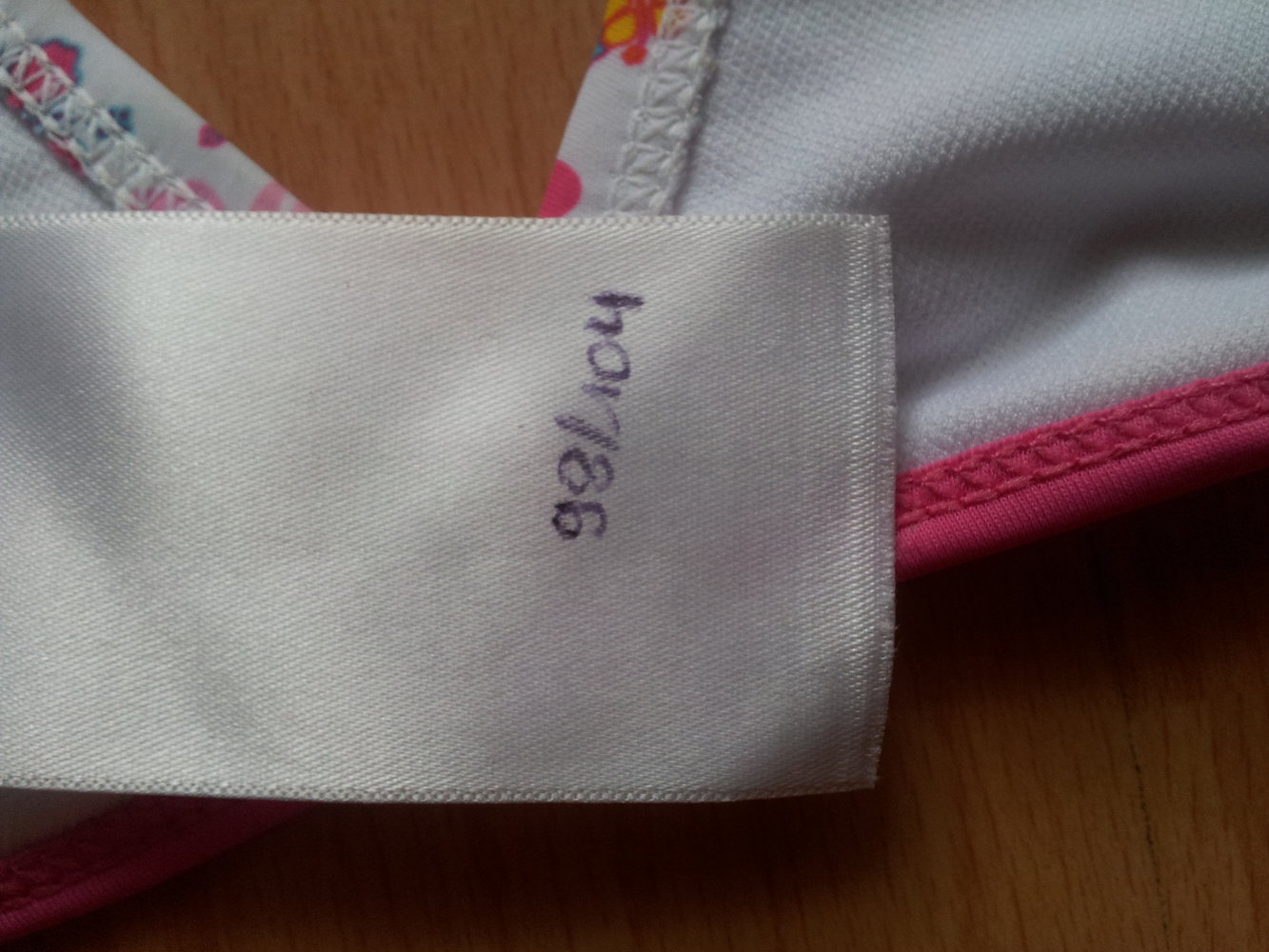 2x Bikinioberteile Gr. 98/104 NEU Zwillinge