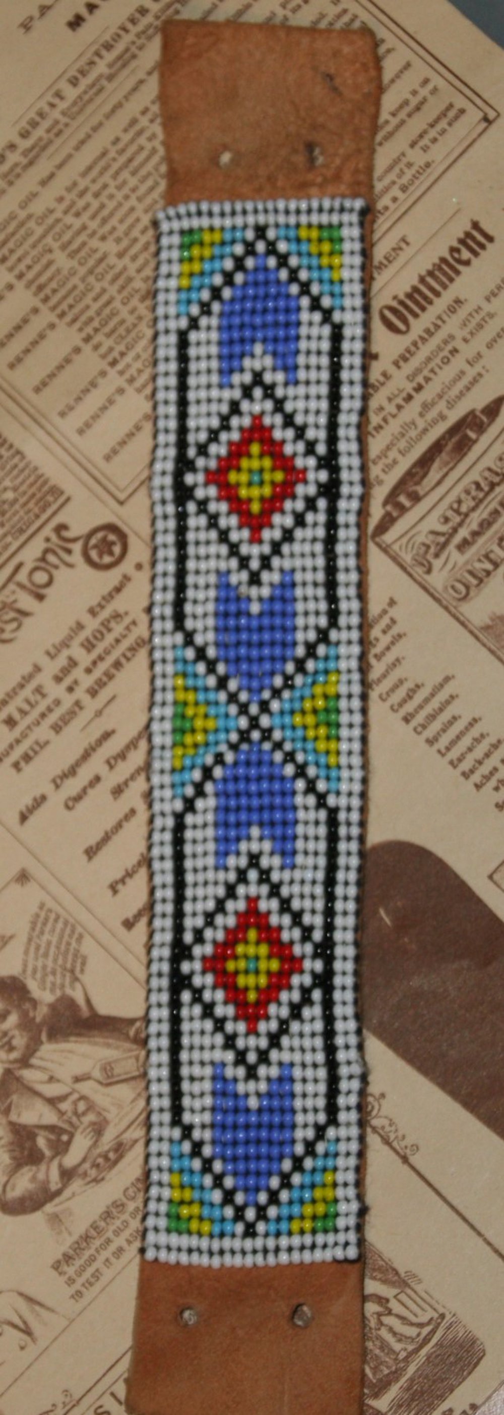 Indianisches Perlenarmband gewebt