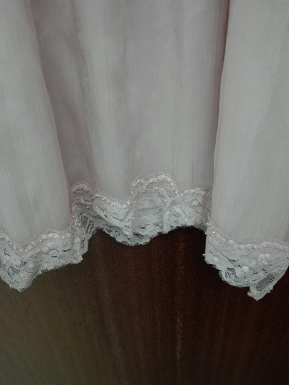 rosa Abendkleid mit Perlen und Pailletten