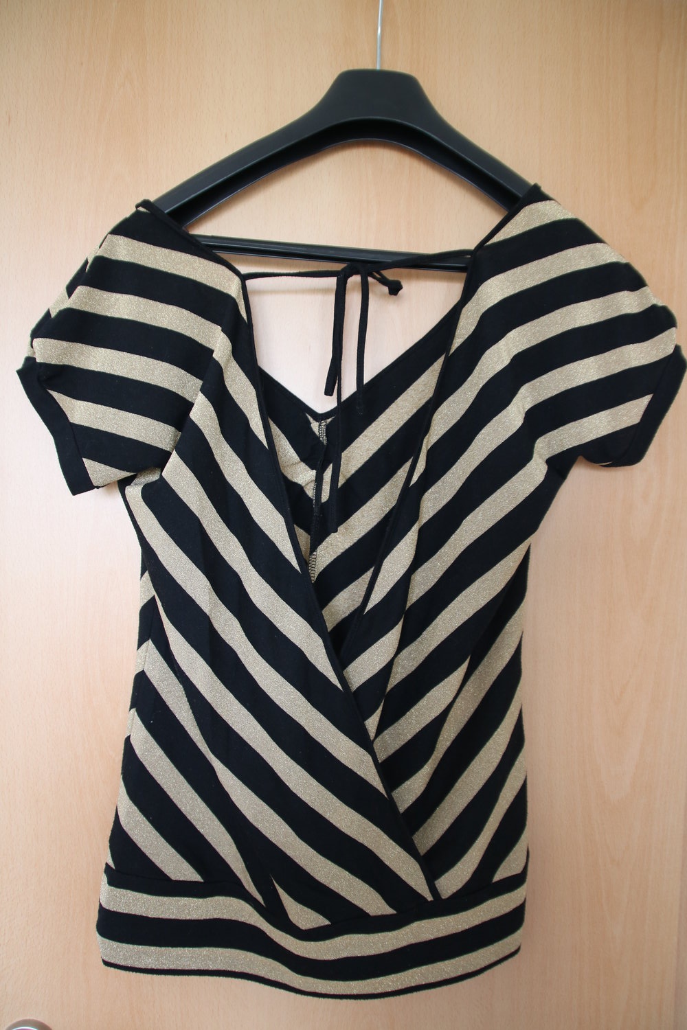 edles Shirt in schwarz-gold