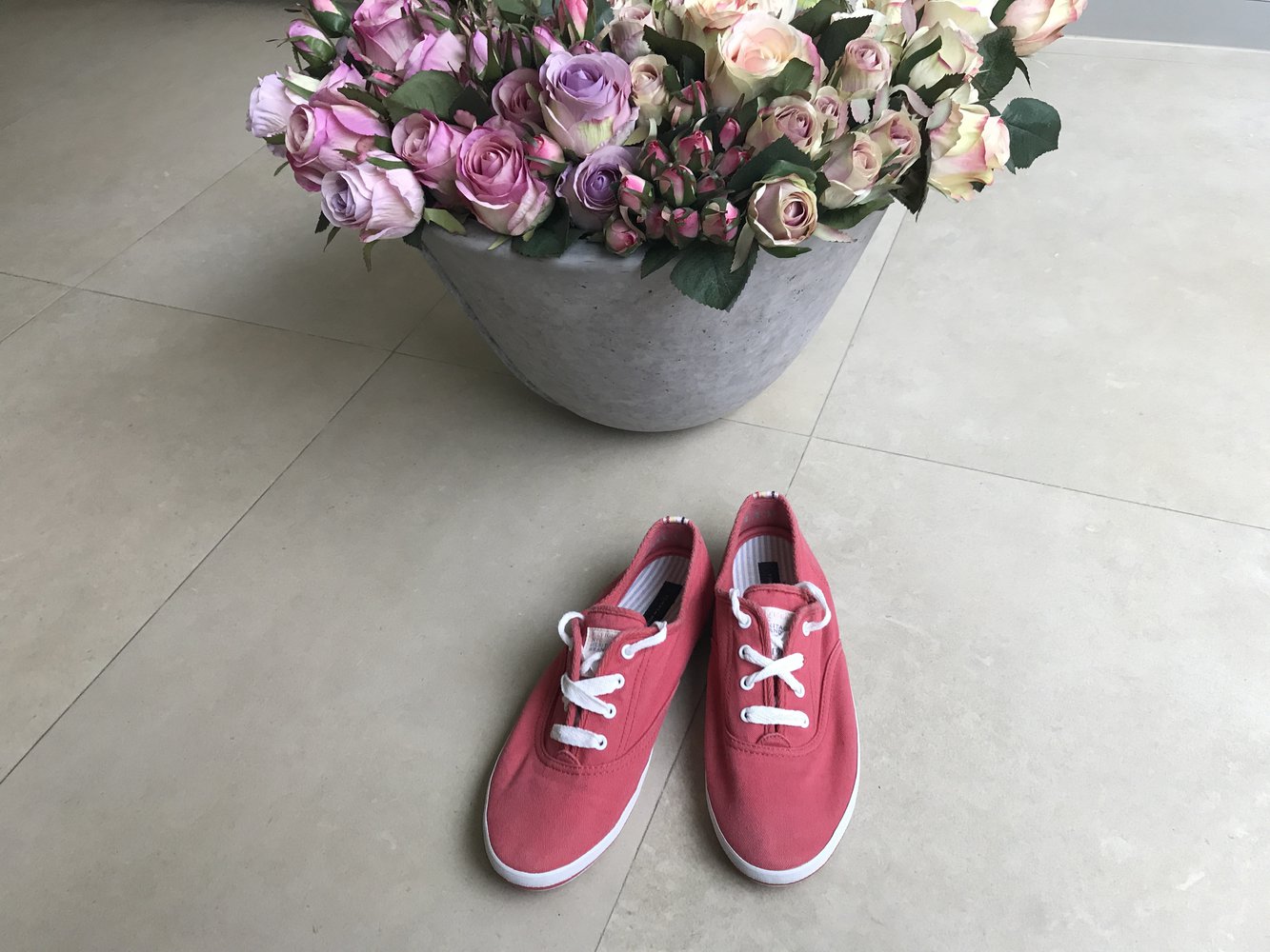 Schöne rote Sneakers von Tommy Hilfiger - wie neu