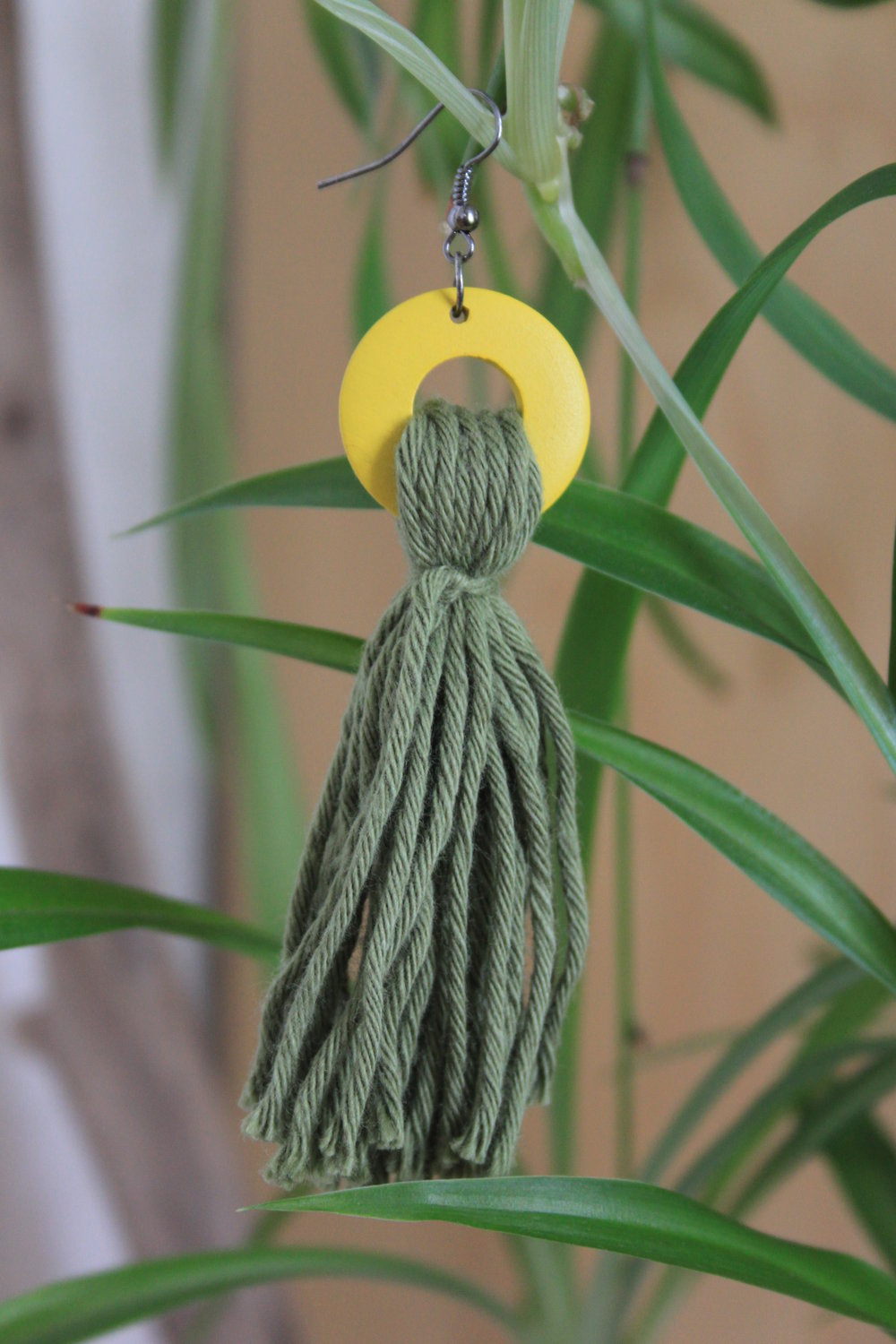 DIY Quasten Ohrringe in Gelb/Grün