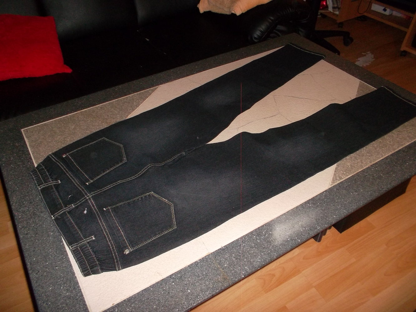 neue schwarze hose,mit steinchen,gr. 38