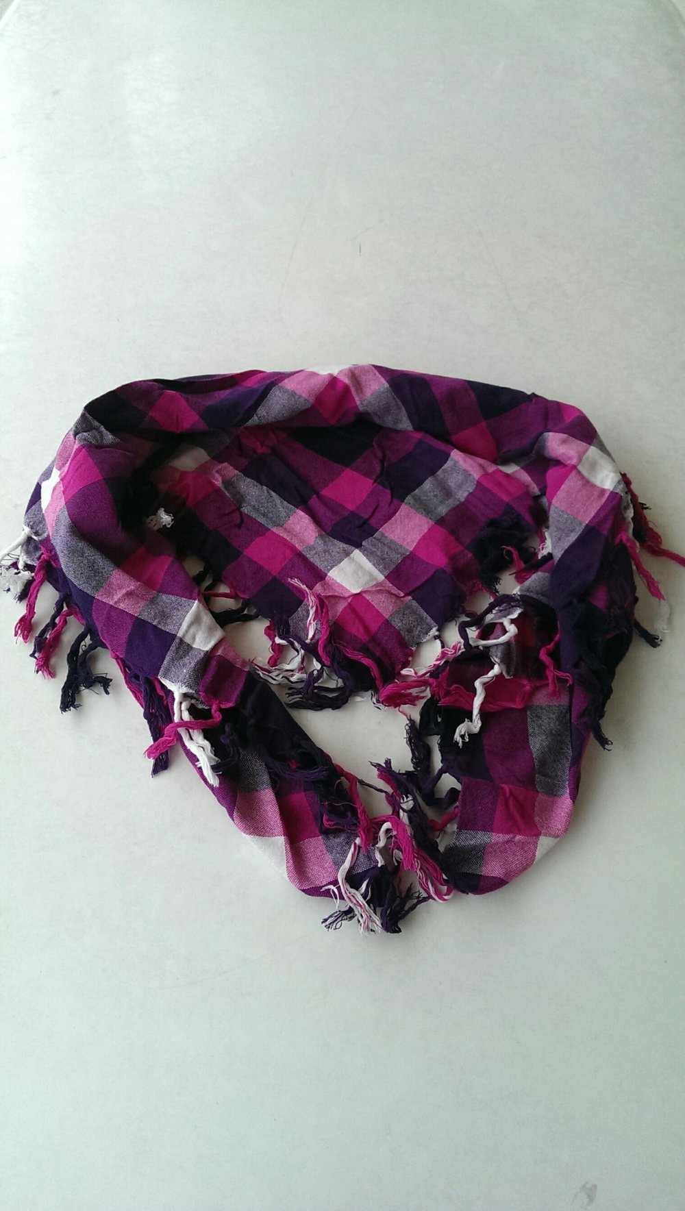 Lila-pink karierter Schal mit Fransen