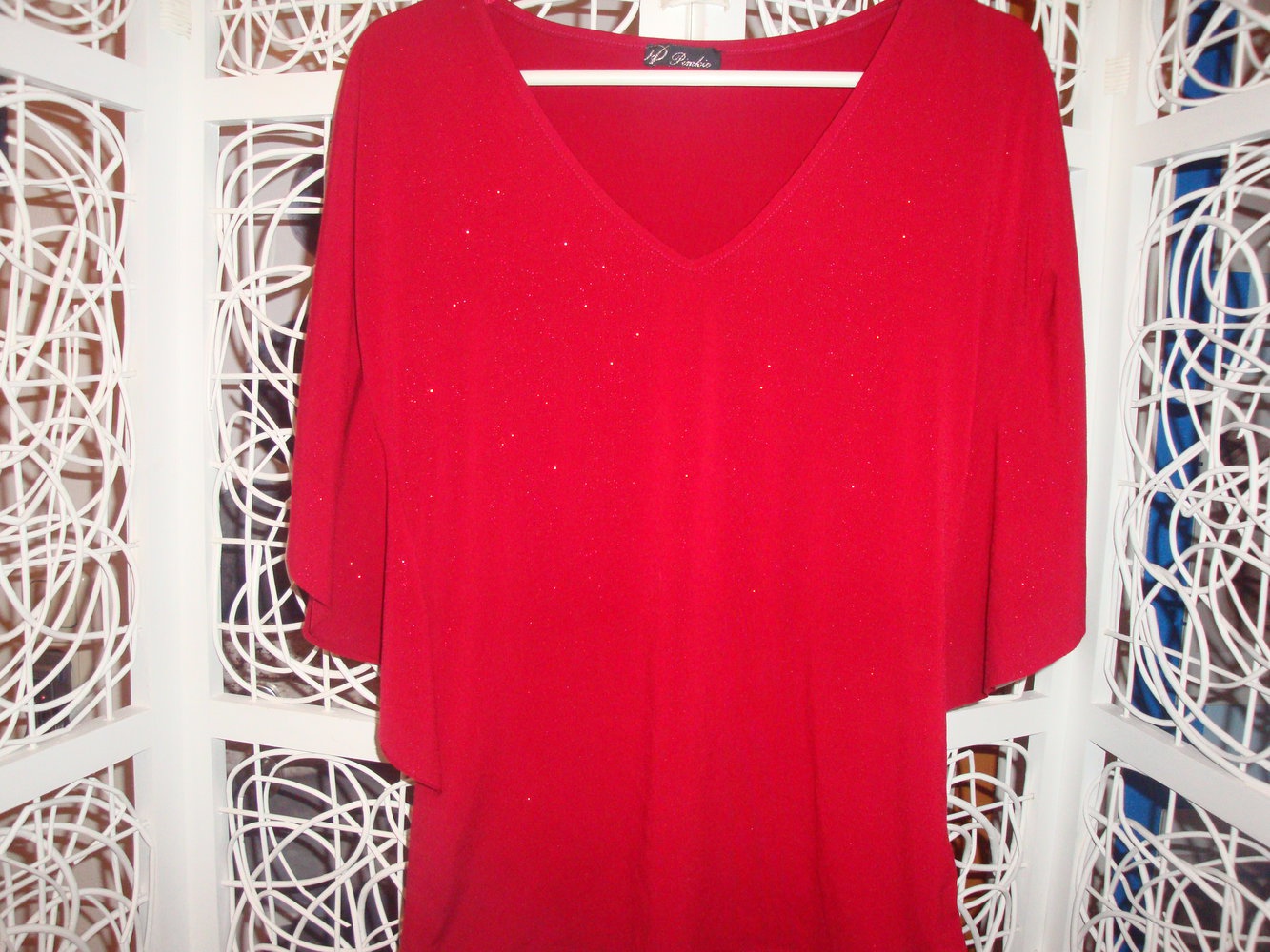 rotes Glitzershirt