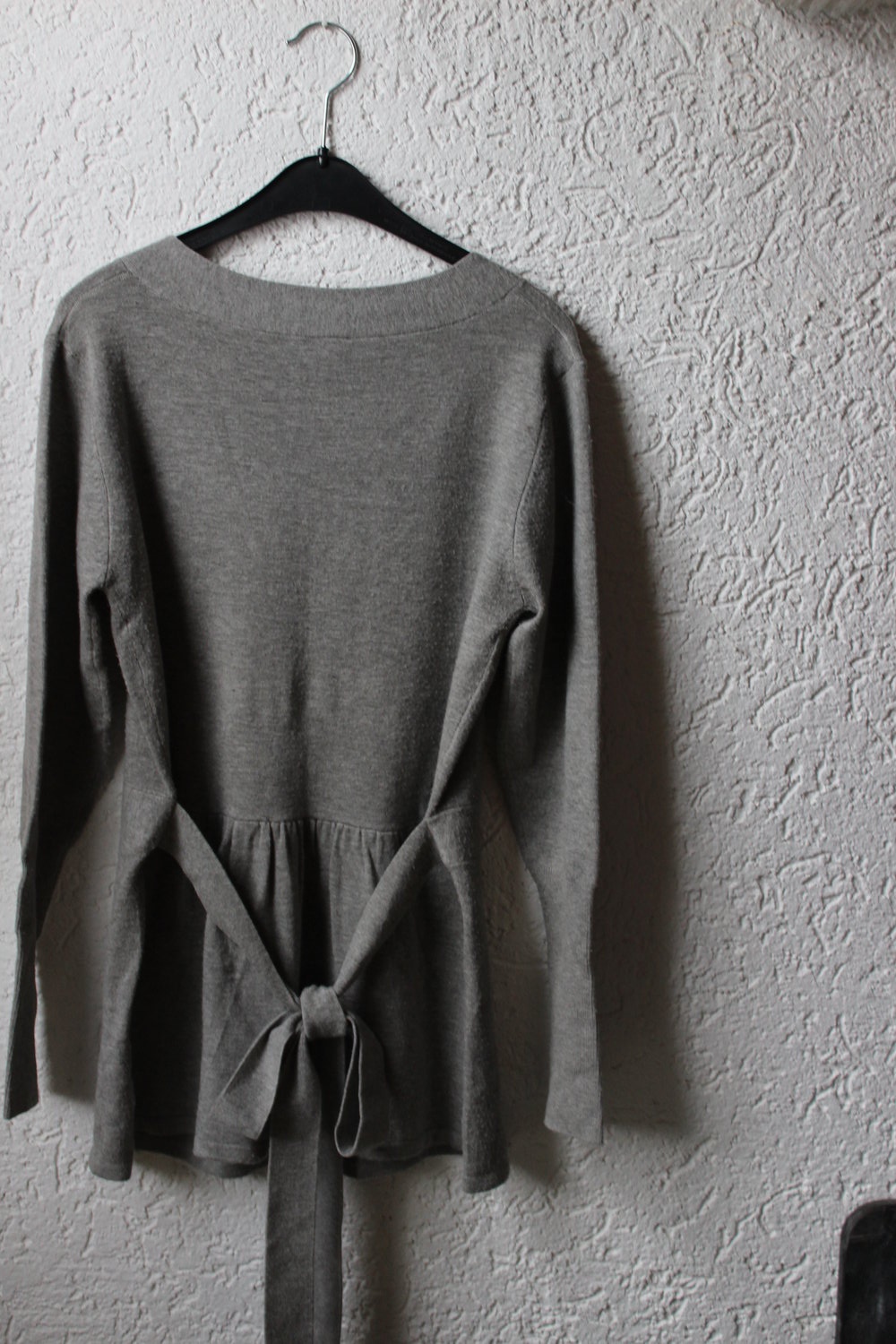 Schöner Pullover für die Herbst- und Winterzeit