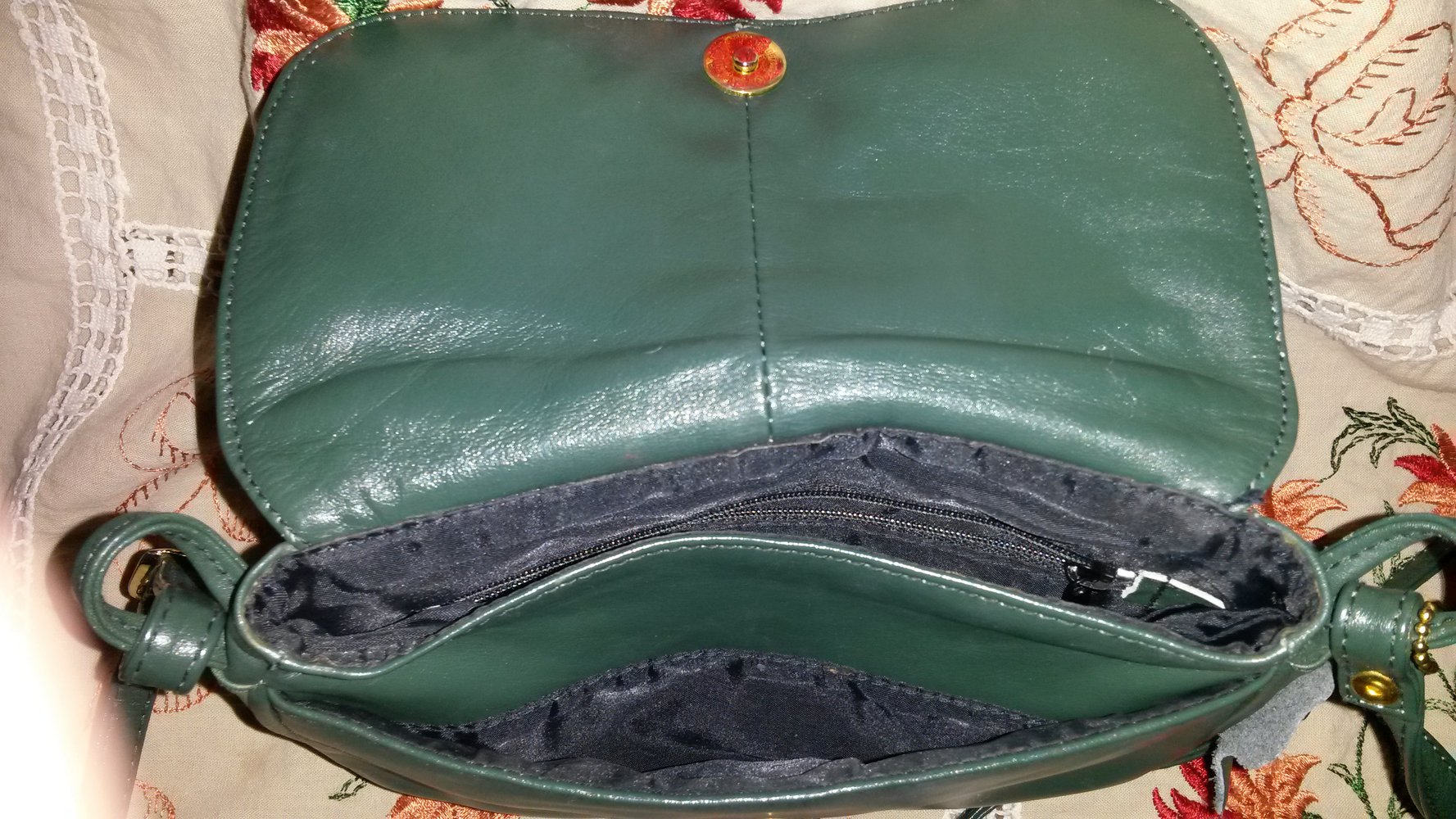 tannengrüne Lederhandtasche 