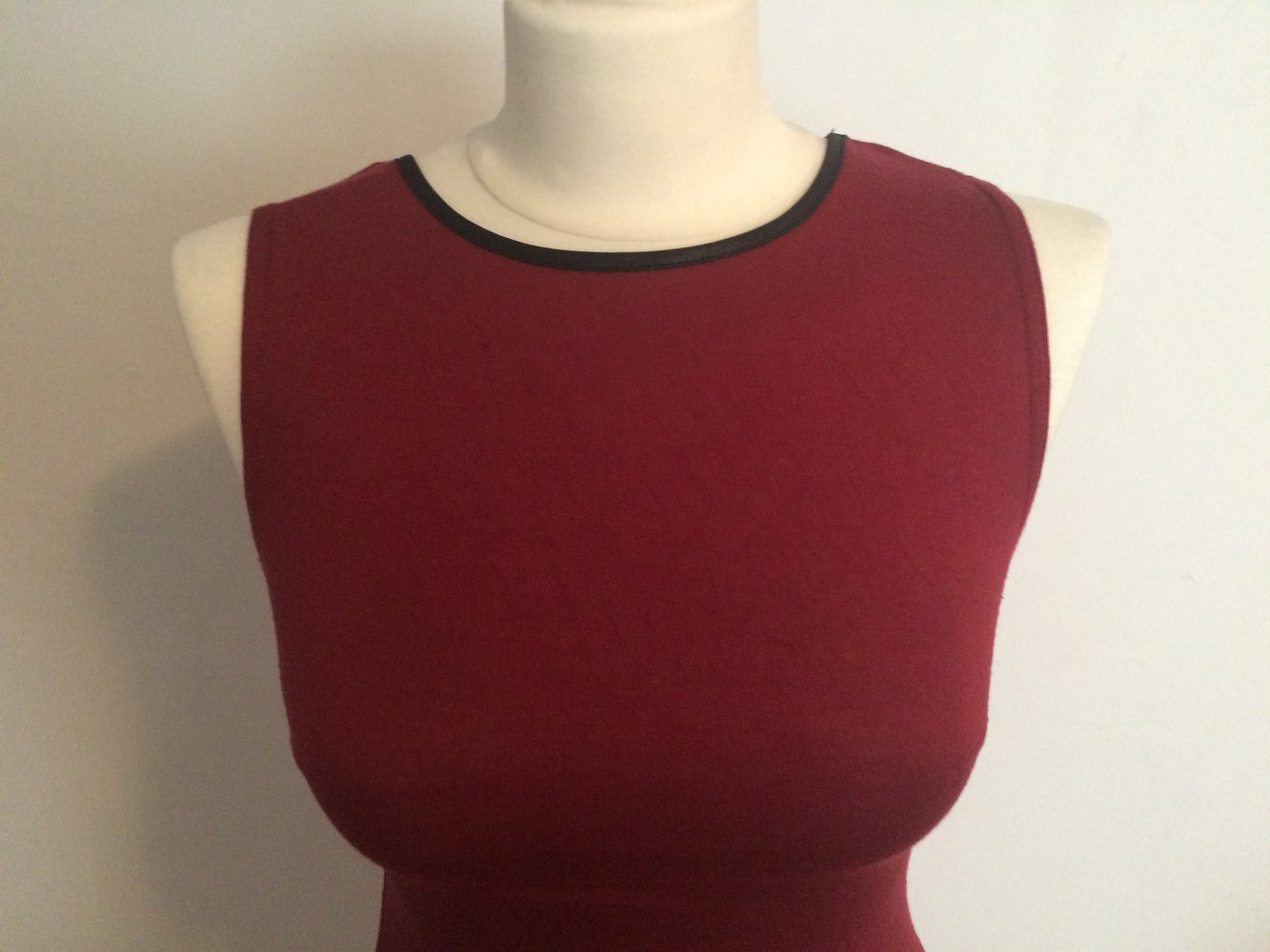 Langes Kleid ärmellos bordeauxrot