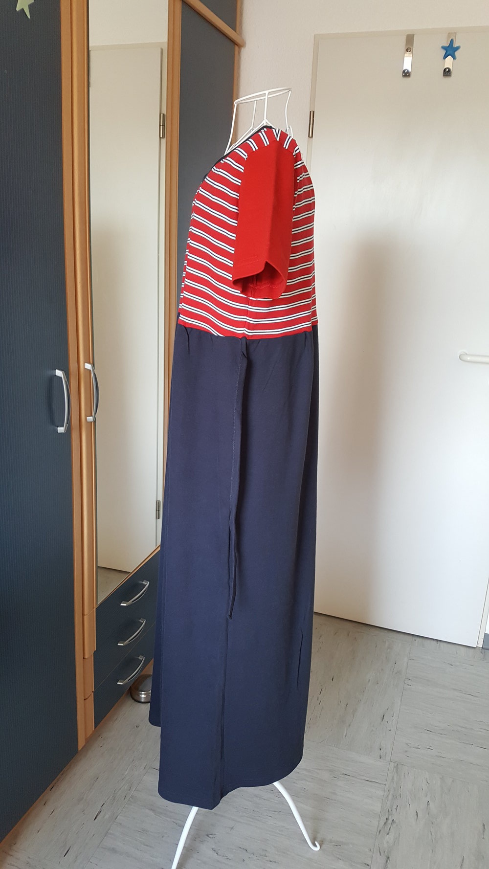 453. Neues langes Umstandskleid von Baby-Walz , Gr. 38, rot-marineblau