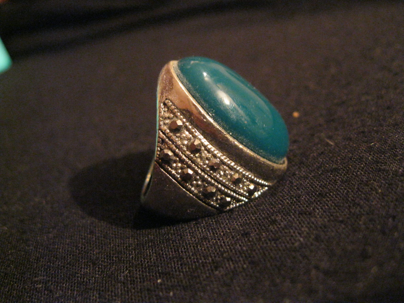 Statement Ring mit großem Grünen Stein
