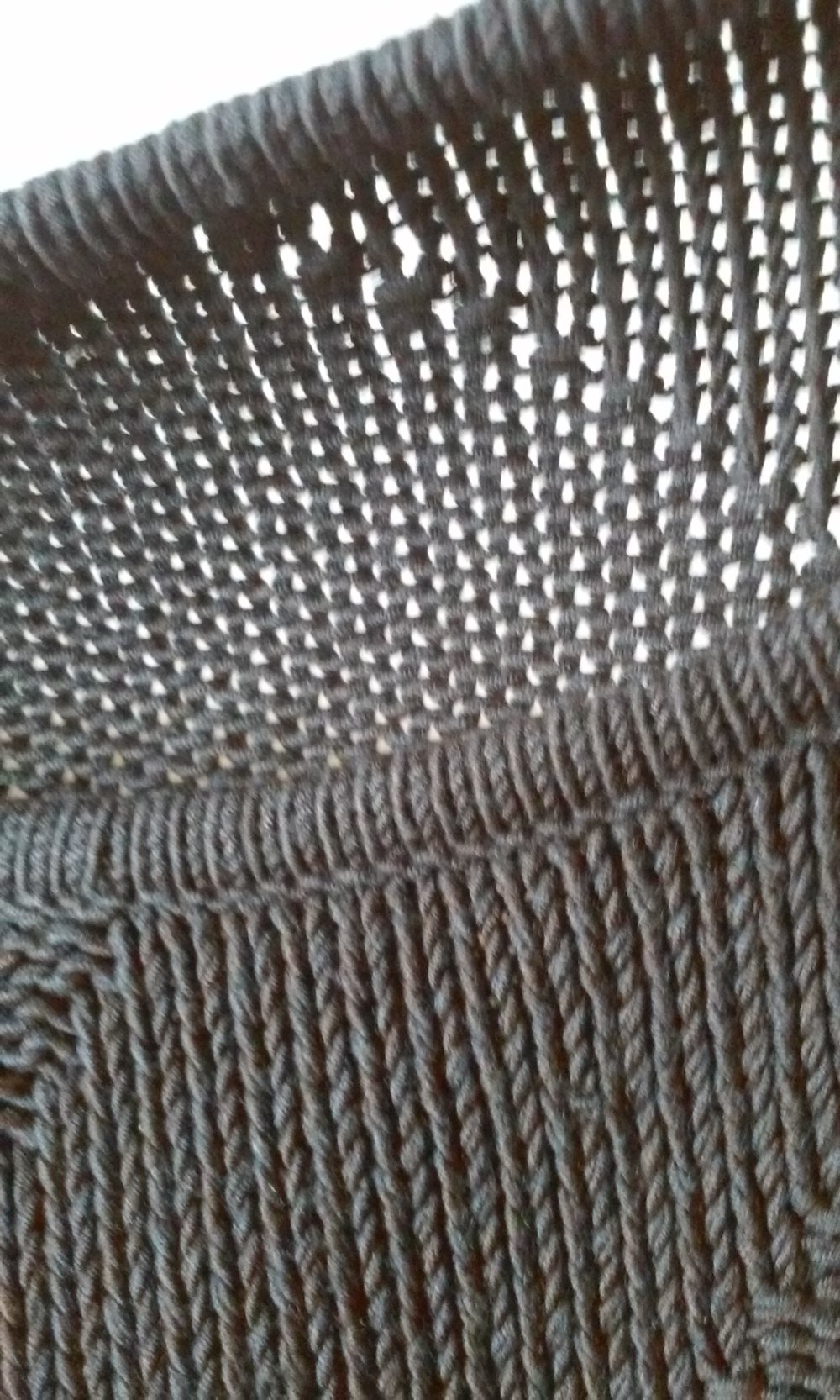 schwarzer Pulli langärmliger Pullover für kühle Sommertage Rundhalsausschnitt pflegeleicht