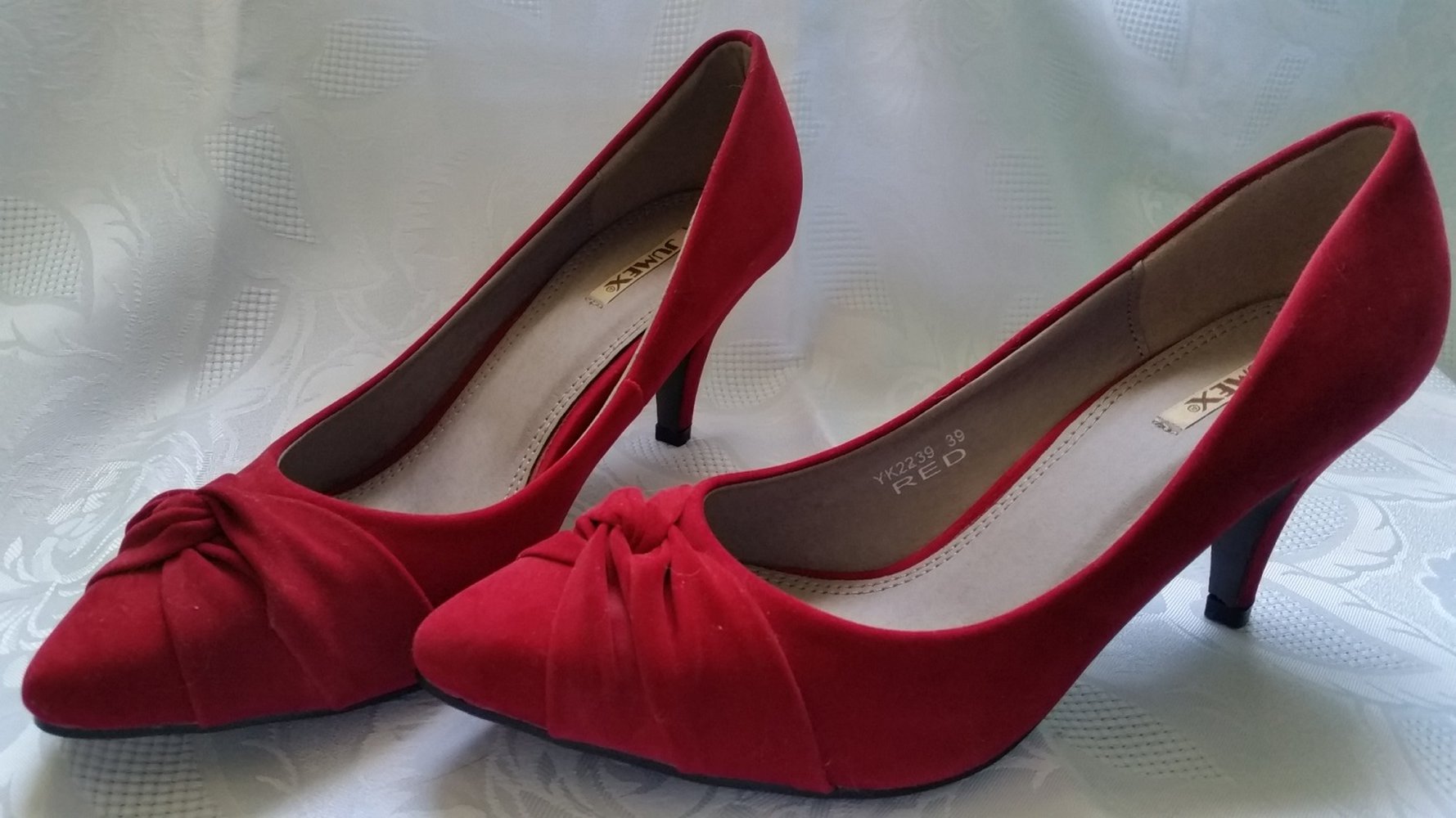 Neu, blutroter Pumps, 39
