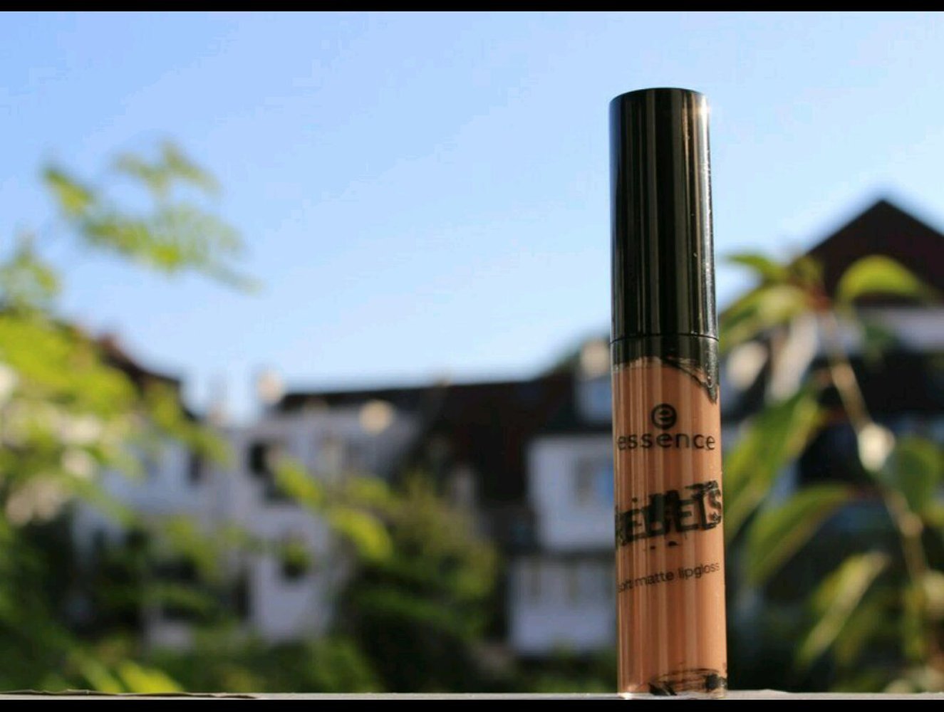 essence Rebels matte Lipgloss