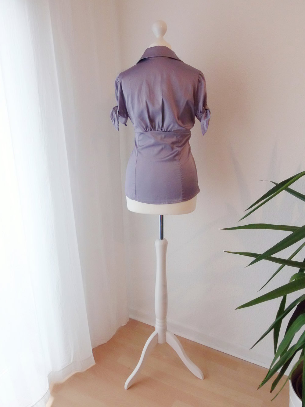 14) Schicke glänzende Bluse kurzärmelig (Unbekannt)