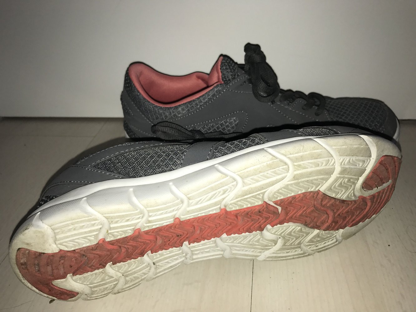 Turnschuhe in 39 neu 