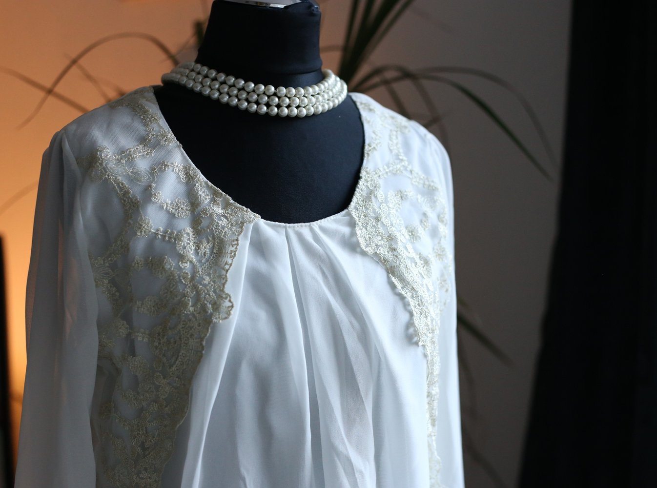 Weiße Bluse goldene Spitze 34 XS Chiffon