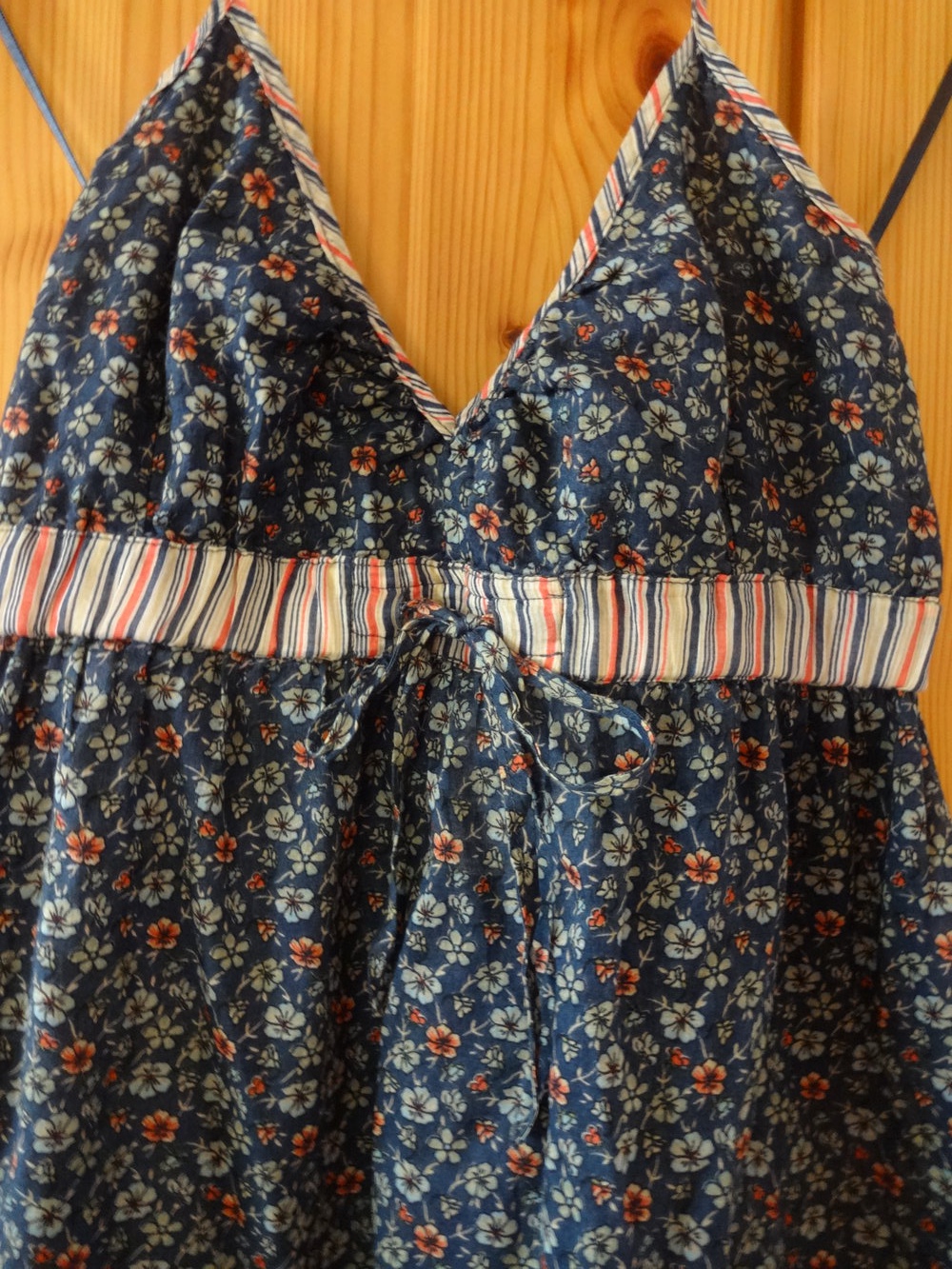 Neues Neckholderkleid von H&M