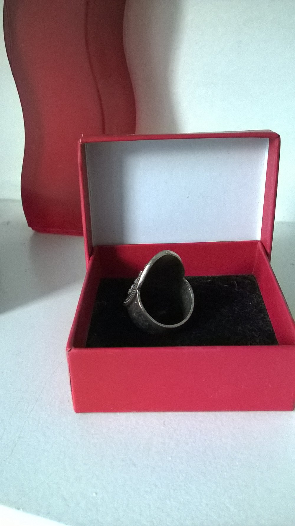 Ring mit Steinchen