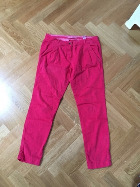 bequeme Chinohose von Zara