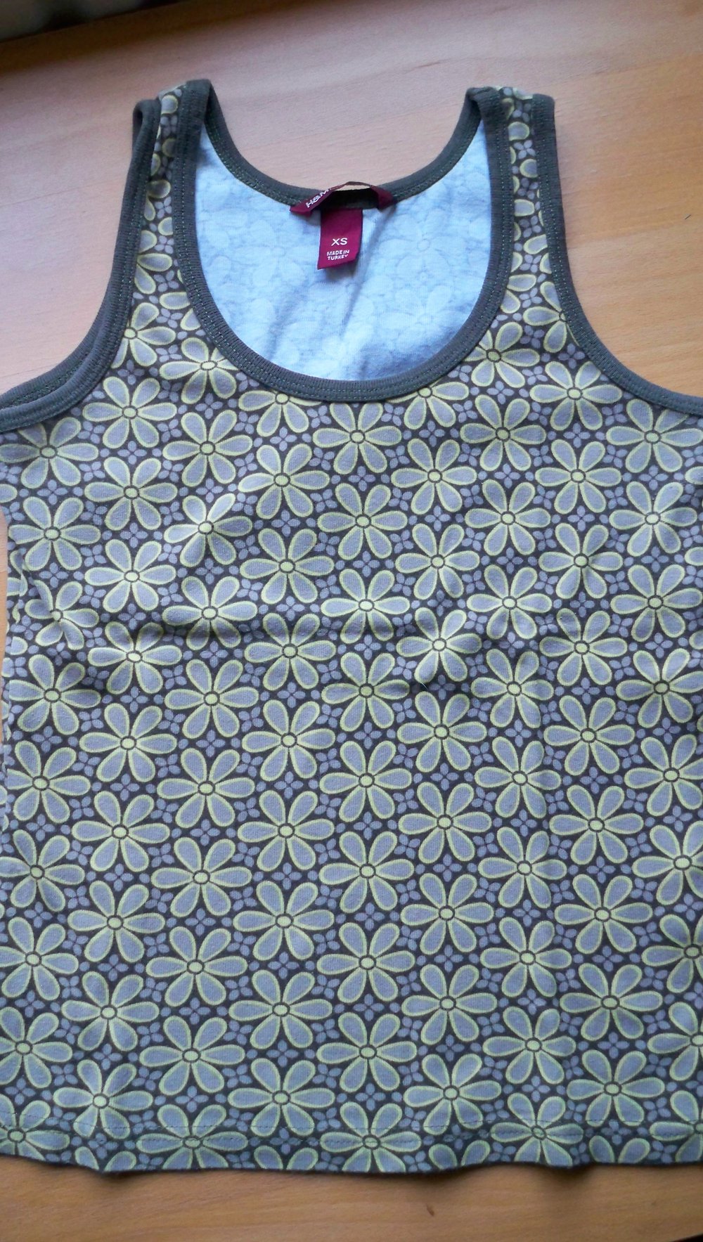 Schönes grün gemustertes Tanktop !