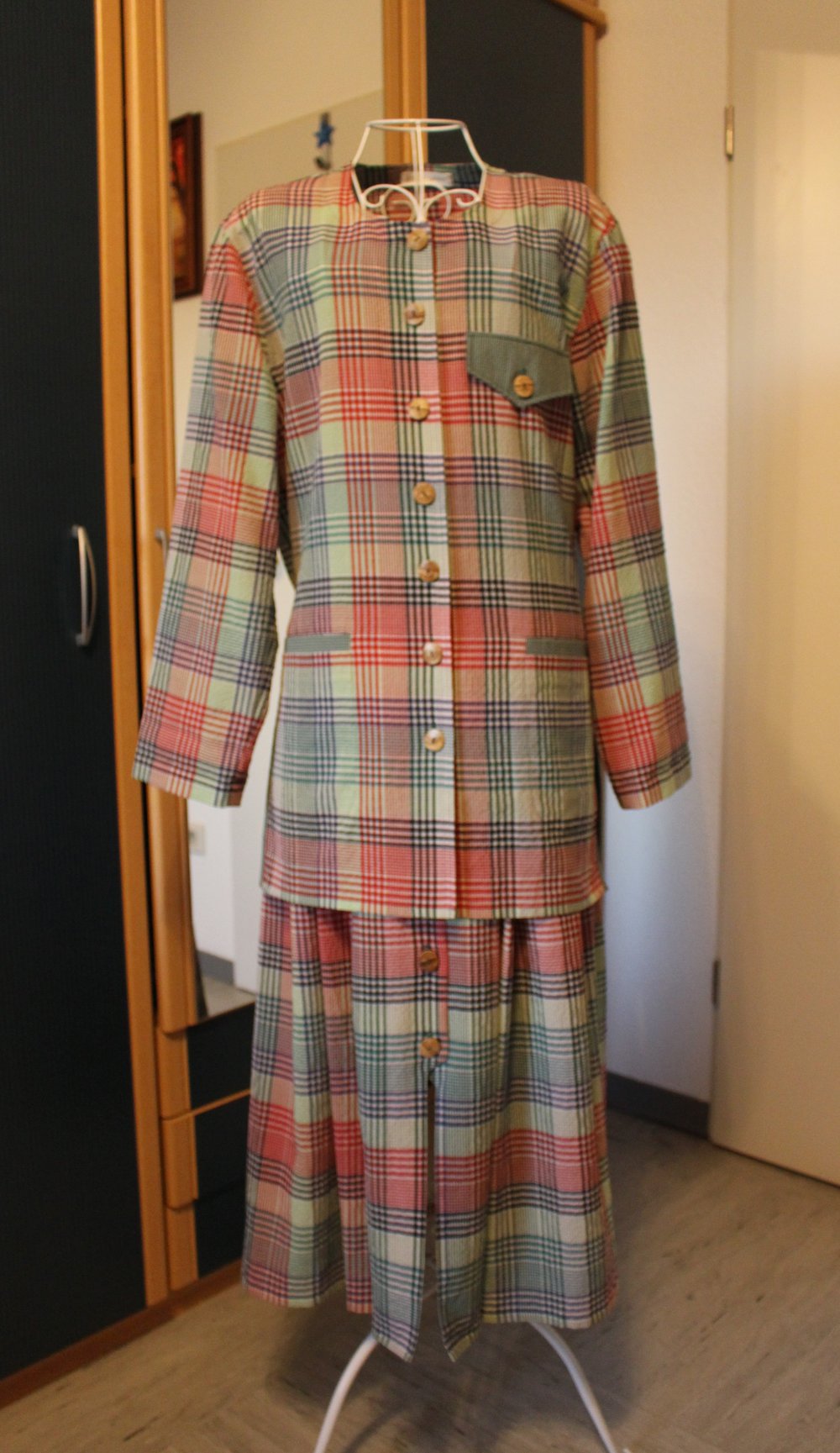 364. Leichtes Retro-Kostüm von Julius Lang, Gr. 36-38