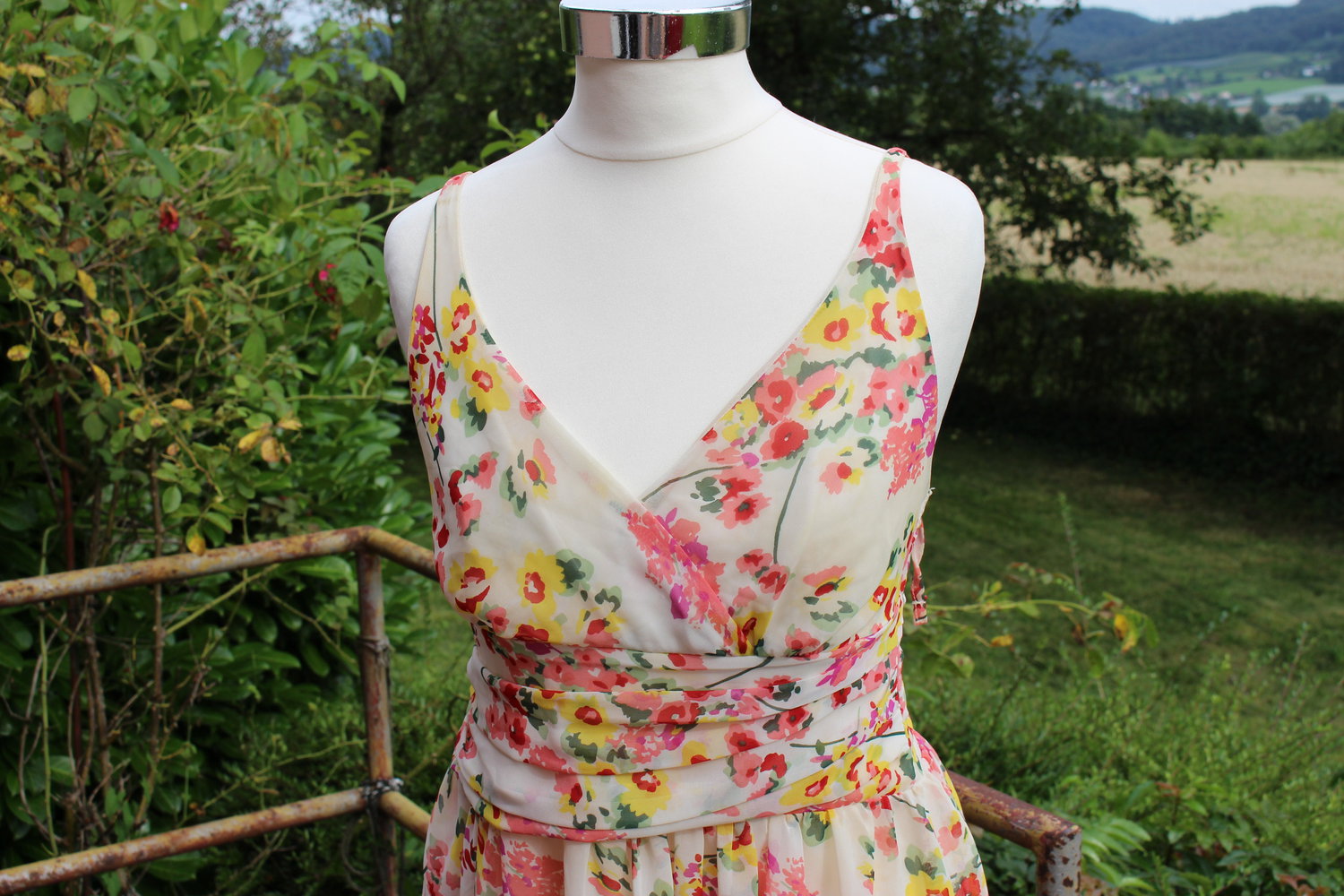 geblümtes Kleid von Amisu