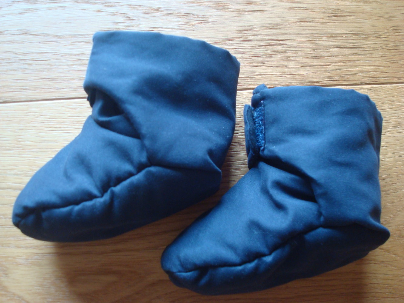 süße Wagenschuhe, Krabbelschuhe, Thermoschuhe, Babyschuhe Gr. 15