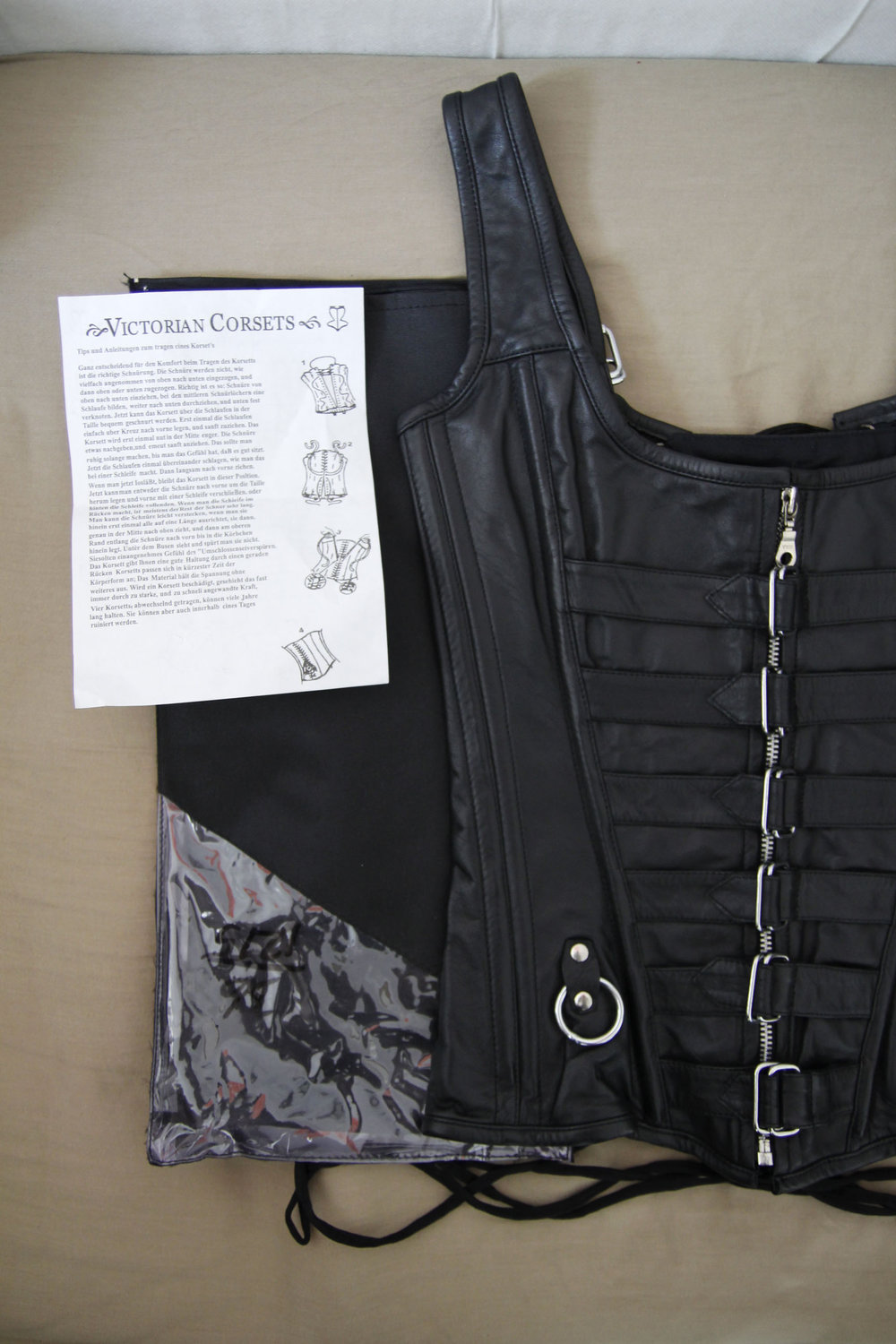 Vollbrust Schnürkorsett aus Nappa Leder mit Reißverschluss und Ösen - Gothic