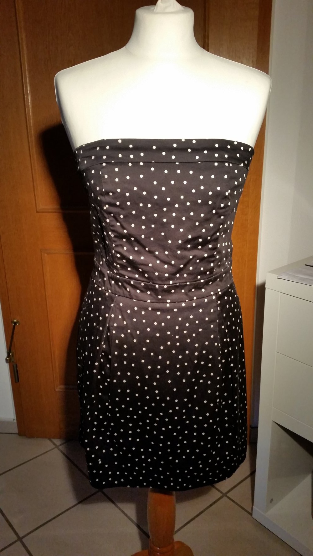 Schwarzes Pünktchen Kleid 