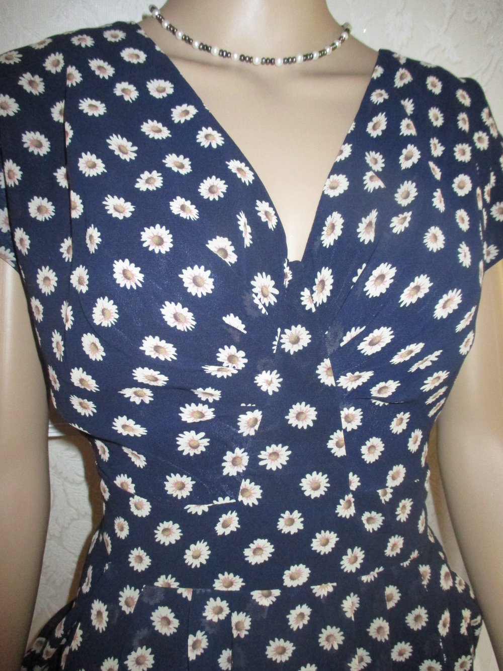 NEU mit ETIKETT * Seiden Chiffon * Margeriten- Blüten * Flower- Power * Kleid 