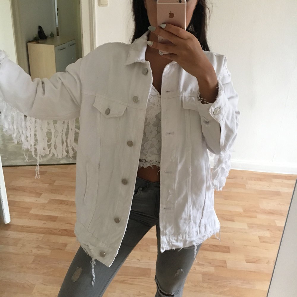 Destroyed Jeansjacke Fransen Blogger 