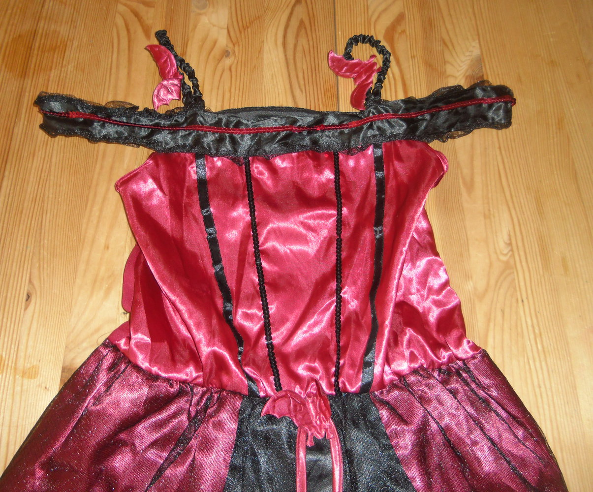 Tesco -schönes Kostüm Gr.11-12y ca 146/152 