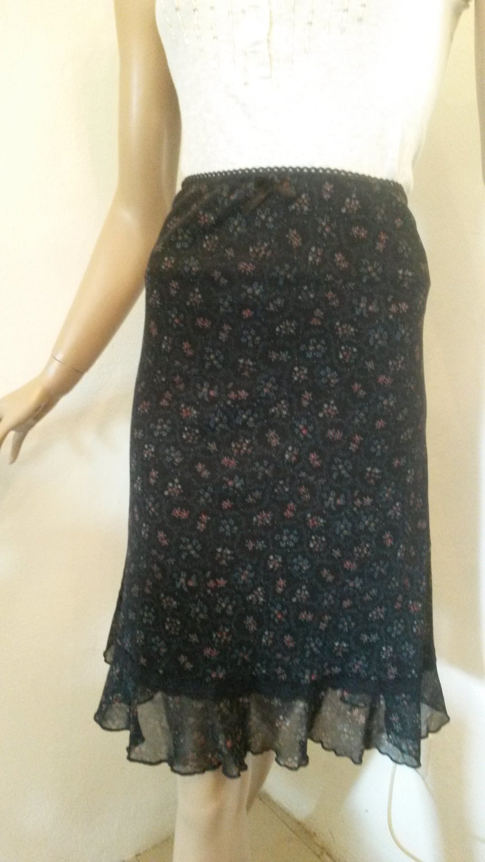 Sreublümchen auf Schwarzem Tüll doppellagiger Rock