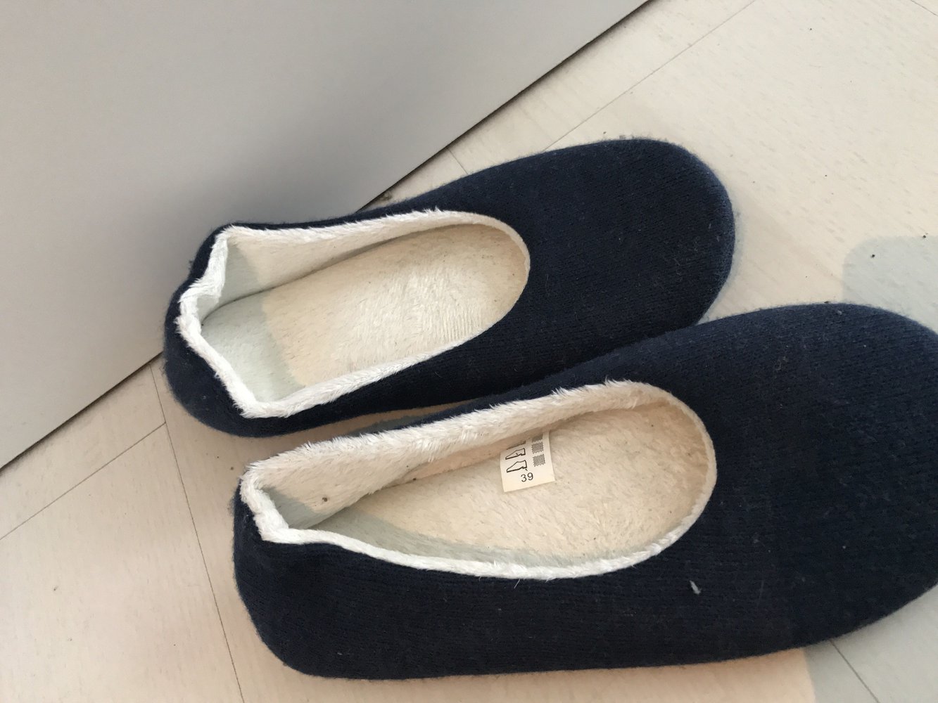 verkaufe flauschige Hausschuhe