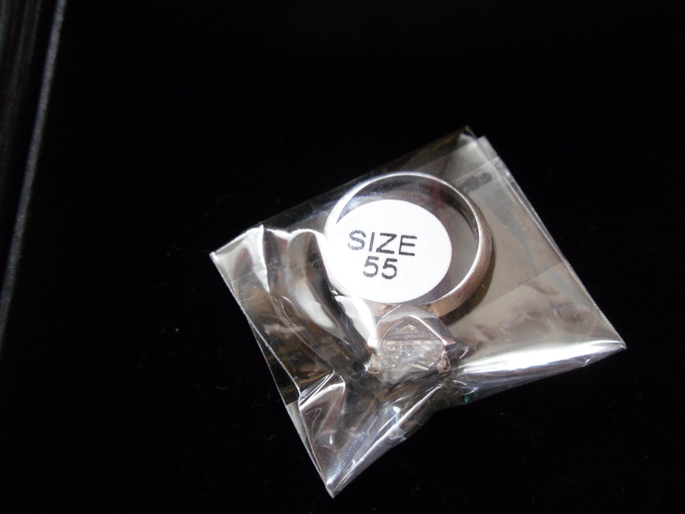 Silberring mit quadratischem Zirkoniastein 