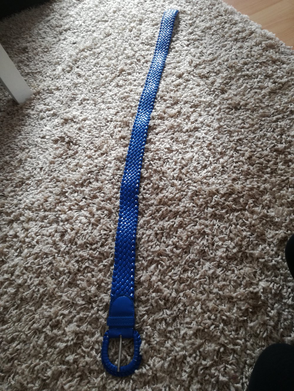 blauer geflochtener Gürtel