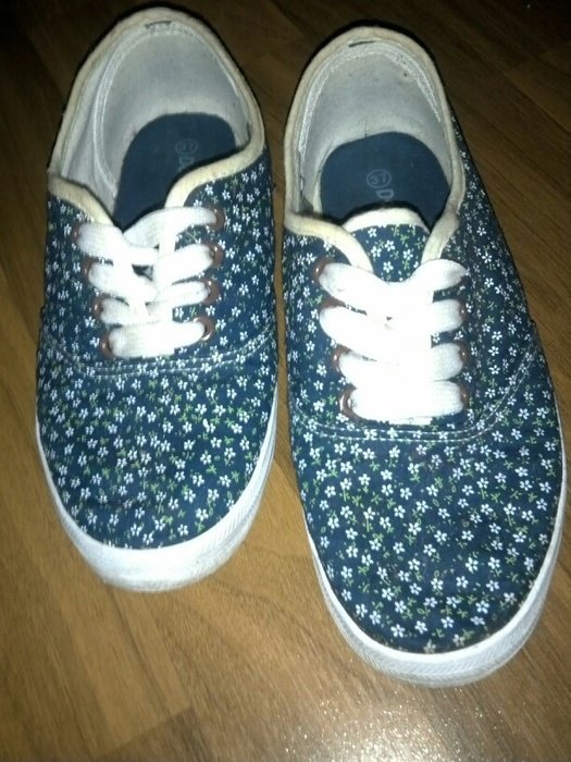 Blaue Blümchen-Sneakers