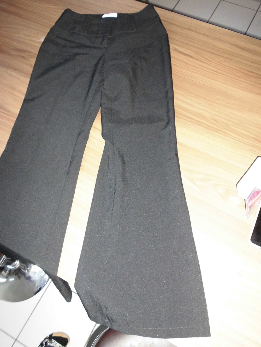 Schwarze Anzugshose mit breitem Bund