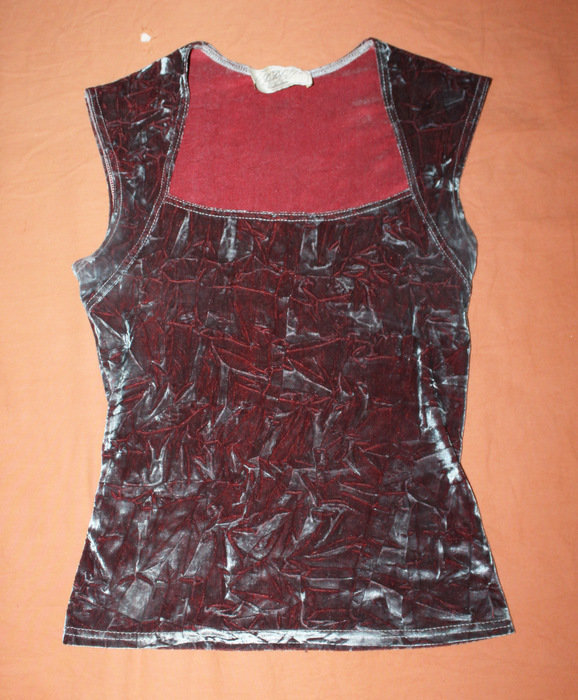 süßes bauchfreies Party - Top in weinrot / grau in Samtoptik