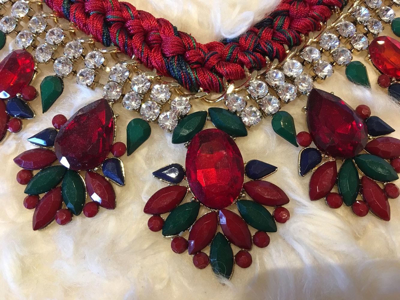 Statementkette in rot Gold grün